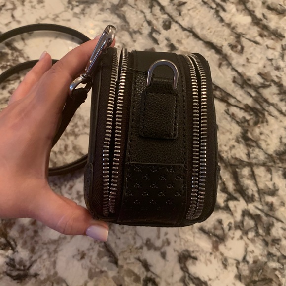 NEW Calvin Klein Crossbody, Removable/Adjustable Strap - Picture 10 of 15
